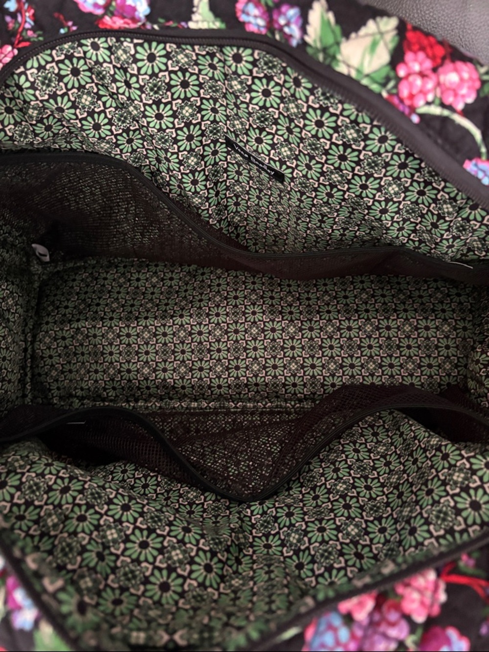 Vera Bradley Iconic Weekender Retired Pattern Winter Berry Travel Bag NWOT - Picture 3 of 3
